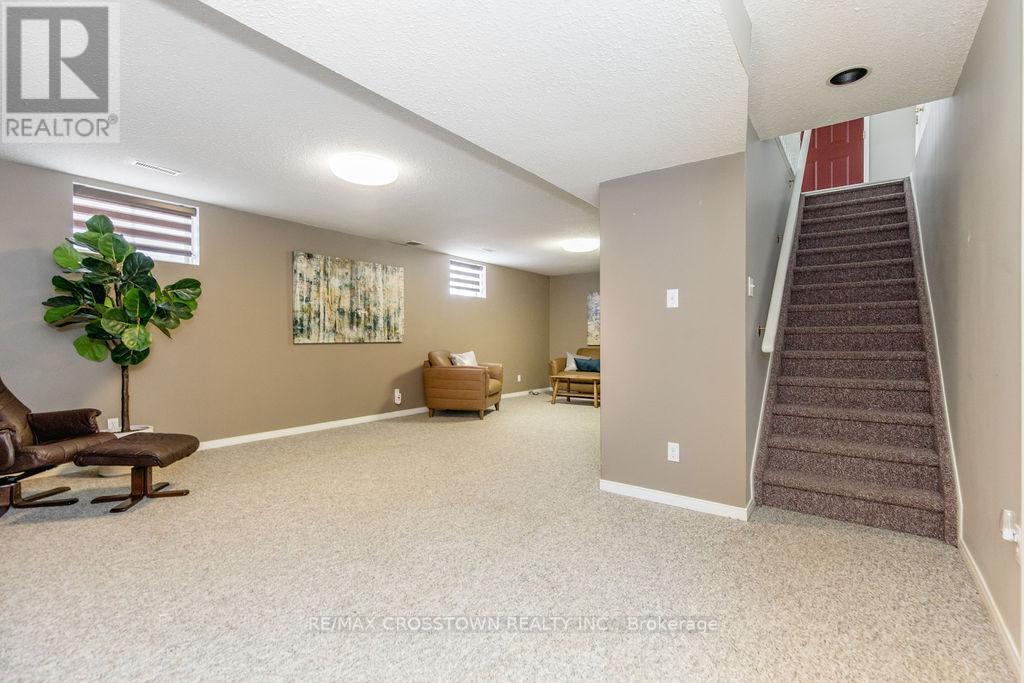 38 Brookfield Crescent, Barrie (Innis-Shore), Ontario L4N 9R6 - Photo 24 - S12676686