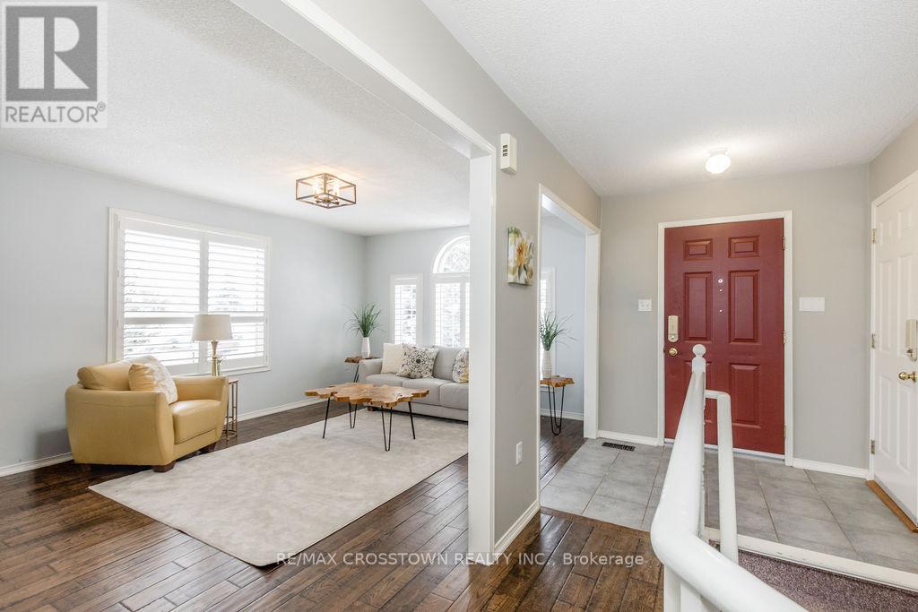 38 Brookfield Crescent, Barrie (Innis-Shore), Ontario L4N 9R6 - Photo 5 - S12676686