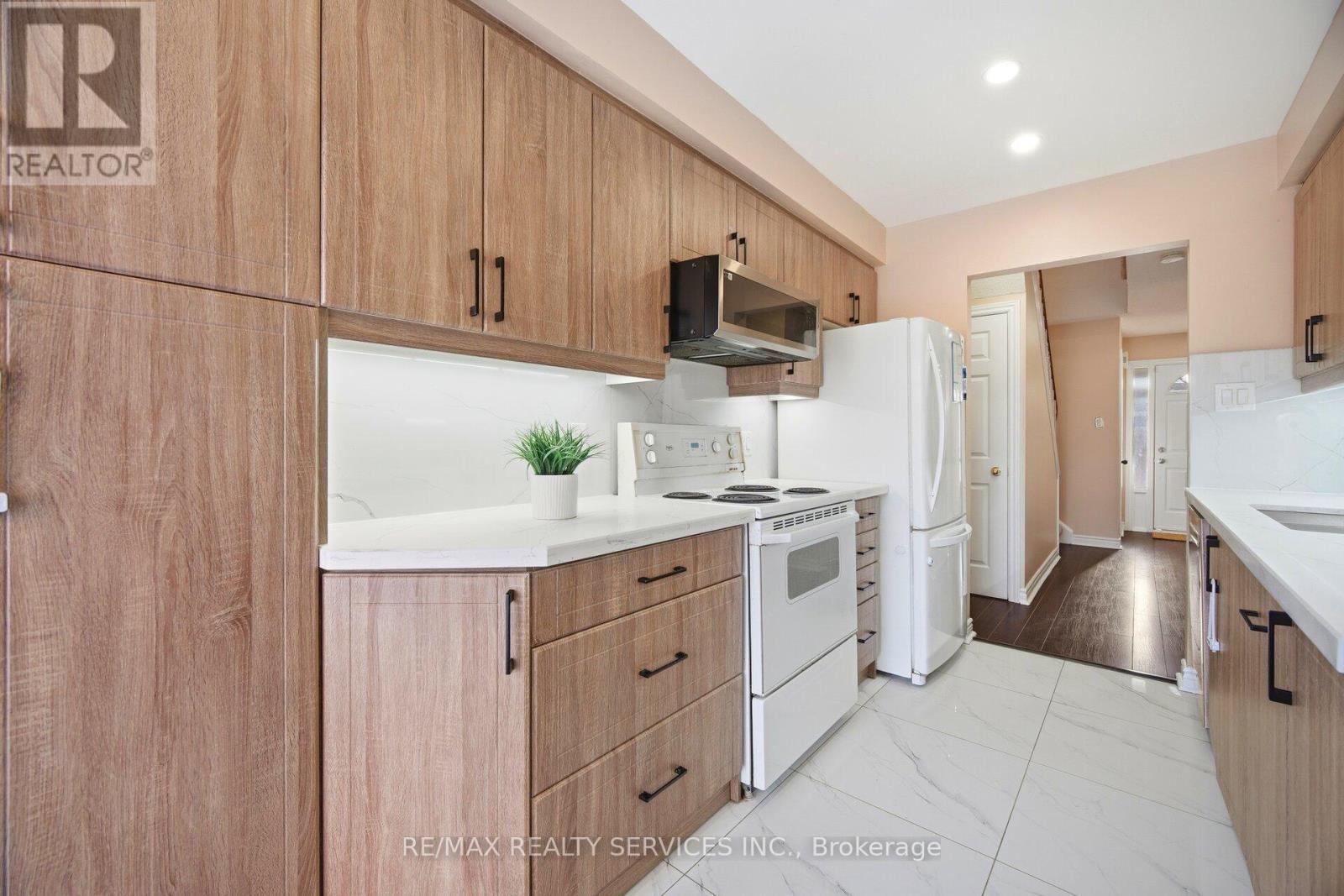 146 Royal Salisbury Way, Brampton, Ontario  L6V 3J8 - Photo 14 - W12680144