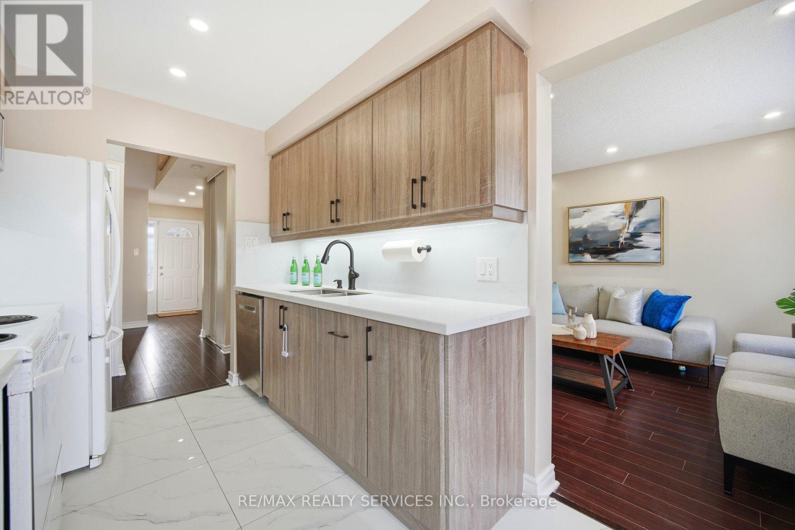 146 Royal Salisbury Way, Brampton, Ontario  L6V 3J8 - Photo 15 - W12680144