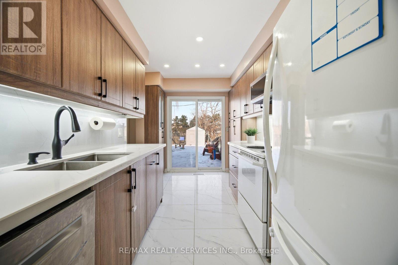 146 Royal Salisbury Way, Brampton, Ontario  L6V 3J8 - Photo 16 - W12680144