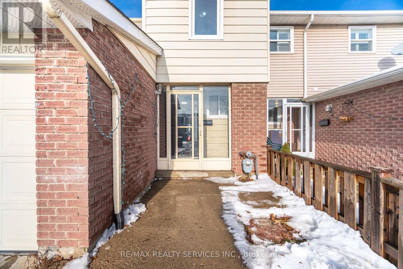 146 Royal Salisbury Way, Brampton, Ontario  L6V 3J8 - Photo 4 - W12680144