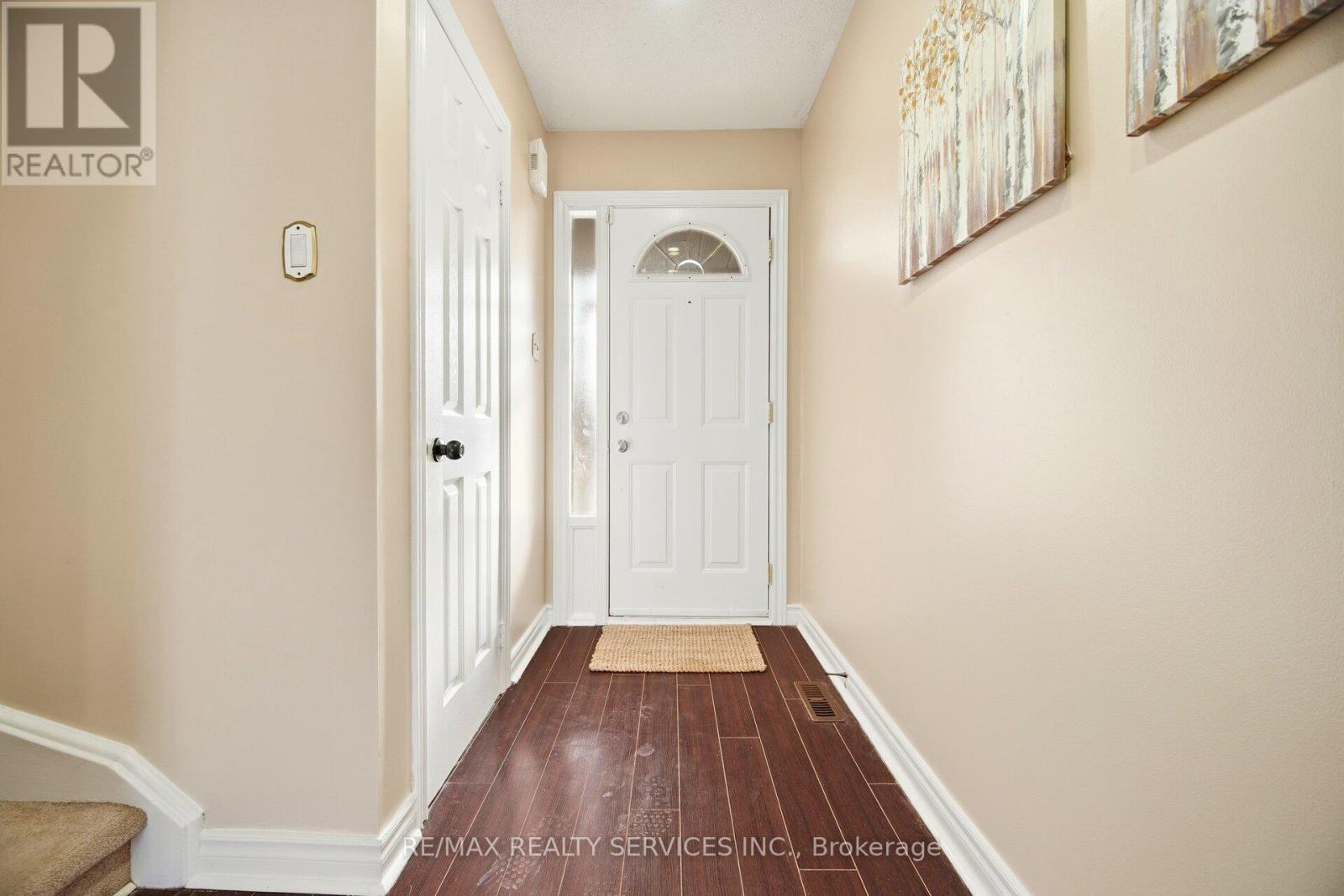 146 Royal Salisbury Way, Brampton, Ontario  L6V 3J8 - Photo 5 - W12680144