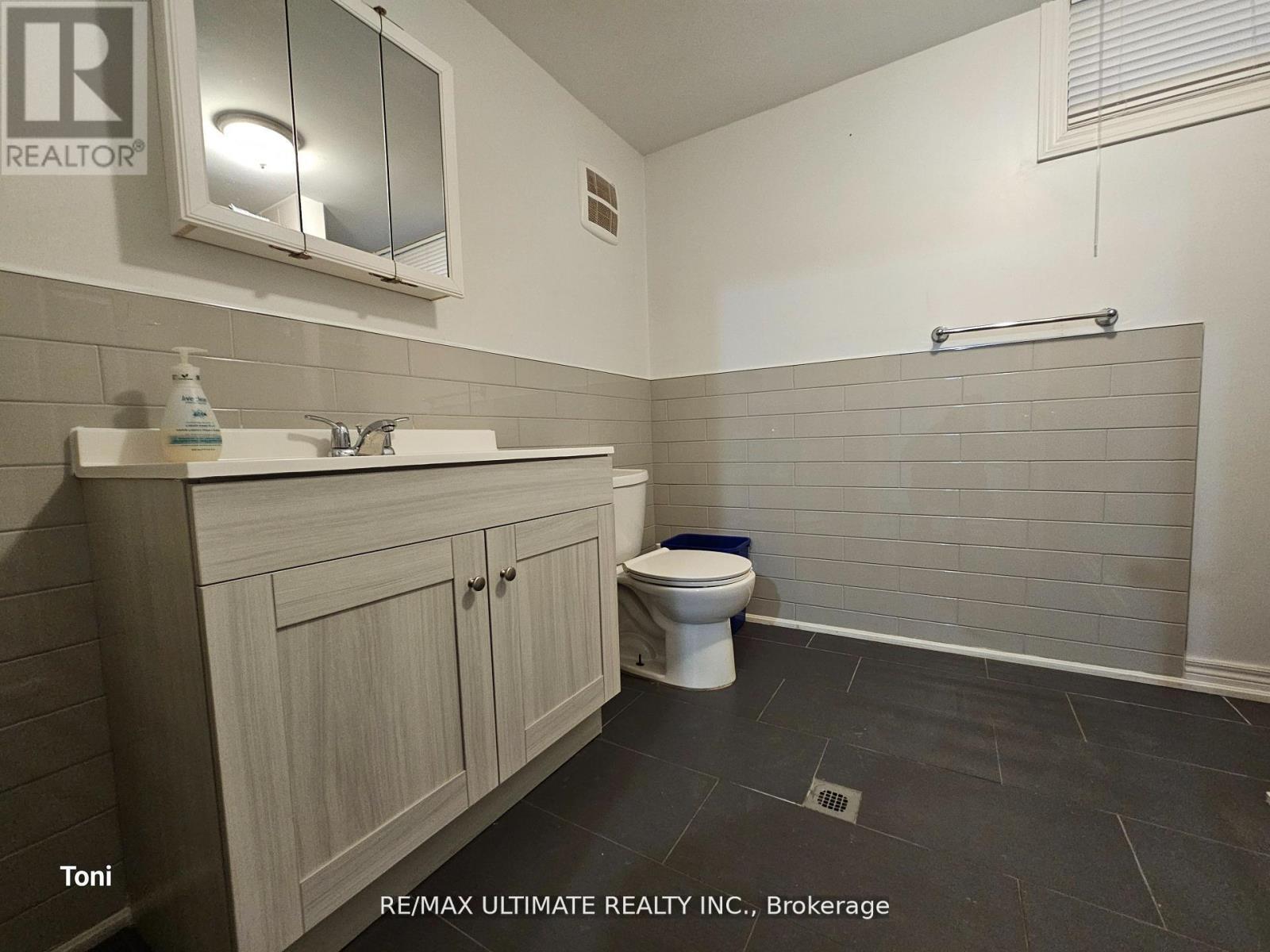 Lower - 55 Gotham Court, Toronto, Ontario  M6M 2N9 - Photo 8 - W12680148