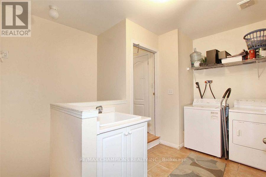 45 Iceberg Trail, Brampton, Ontario  L6R 0J7 - Photo 10 - W12680232