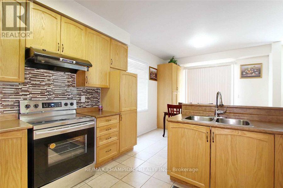 45 Iceberg Trail, Brampton, Ontario  L6R 0J7 - Photo 5 - W12680232