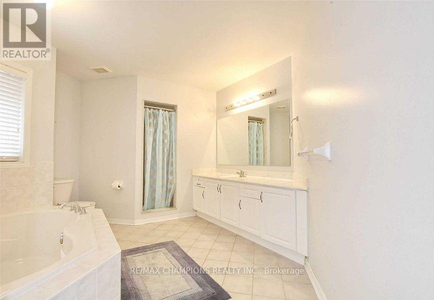 45 Iceberg Trail, Brampton, Ontario  L6R 0J7 - Photo 6 - W12680232