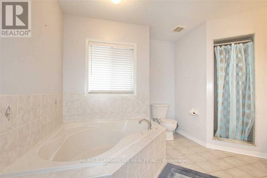 45 Iceberg Trail, Brampton, Ontario  L6R 0J7 - Photo 7 - W12680232