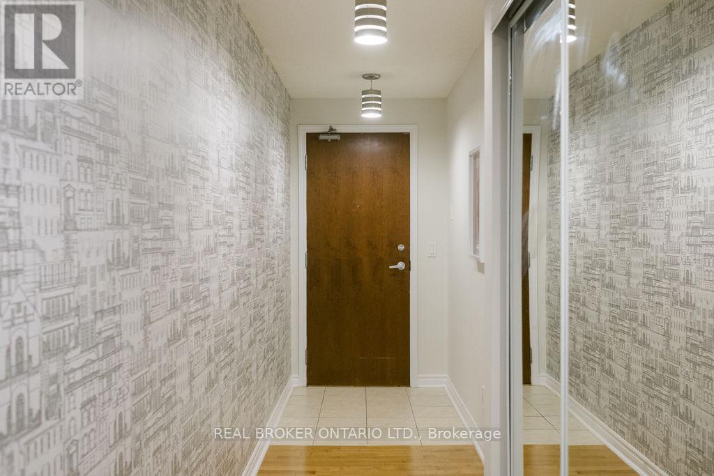 515 - 4090 Living Arts Drive, Mississauga, Ontario  L5B 4M8 - Photo 2 - W12680242