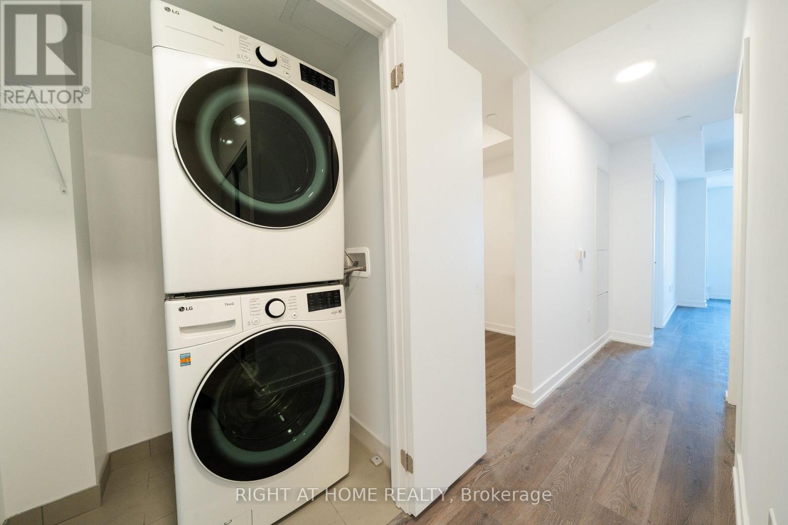 2502 - 395 Square One Drive, Mississauga, Ontario  L5B 0P6 - Photo 16 - W12680282