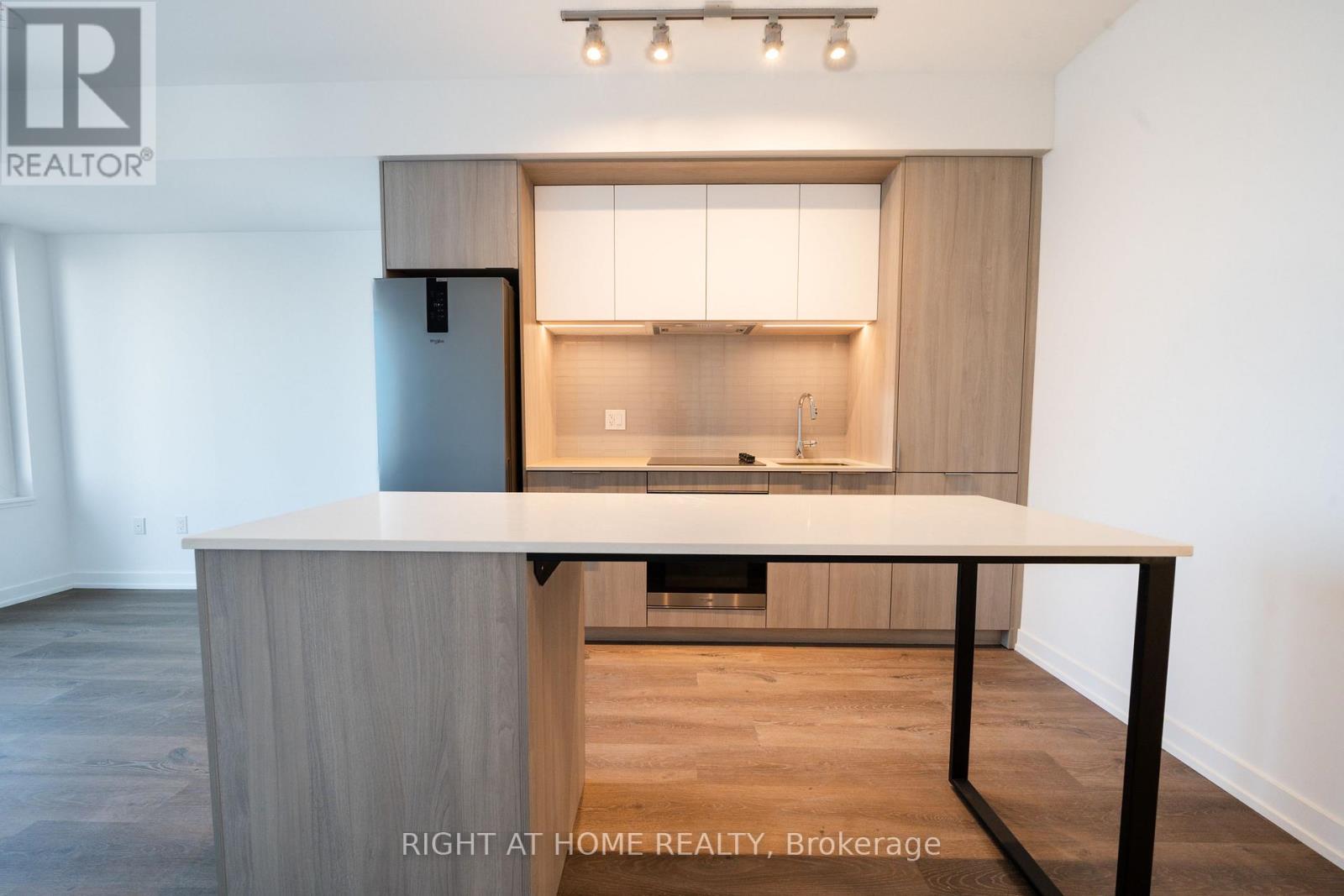 2502 - 395 Square One Drive, Mississauga, Ontario  L5B 0P6 - Photo 5 - W12680282