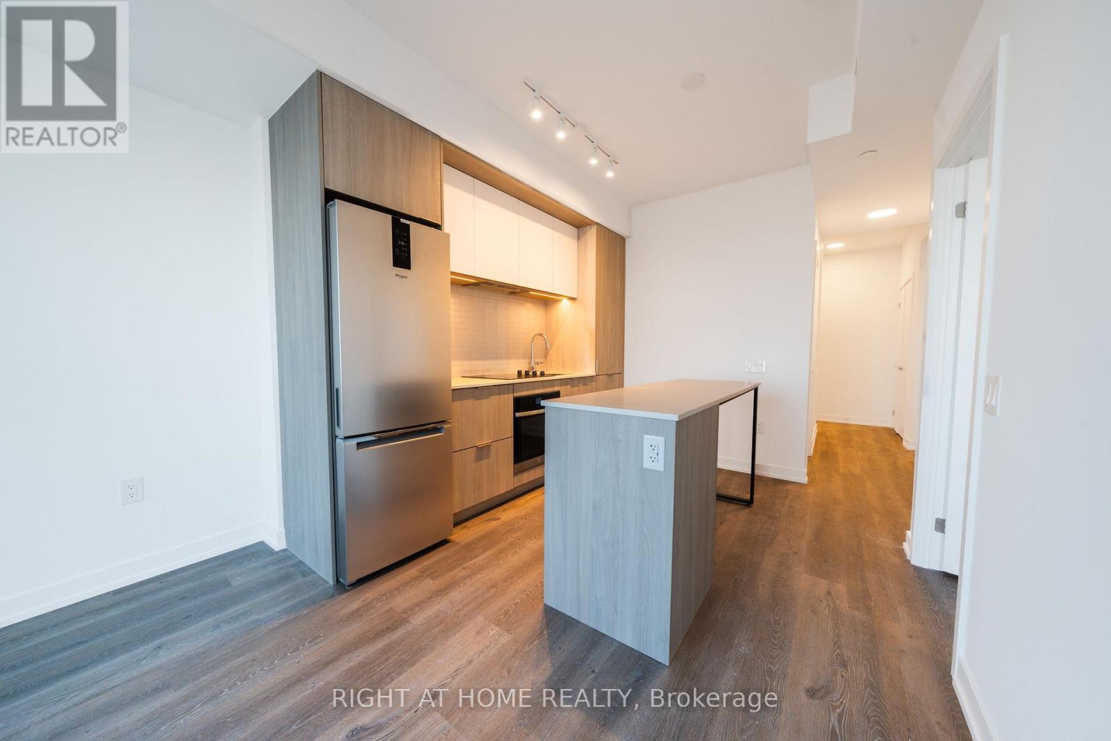 2502 - 395 Square One Drive, Mississauga, Ontario  L5B 0P6 - Photo 7 - W12680282