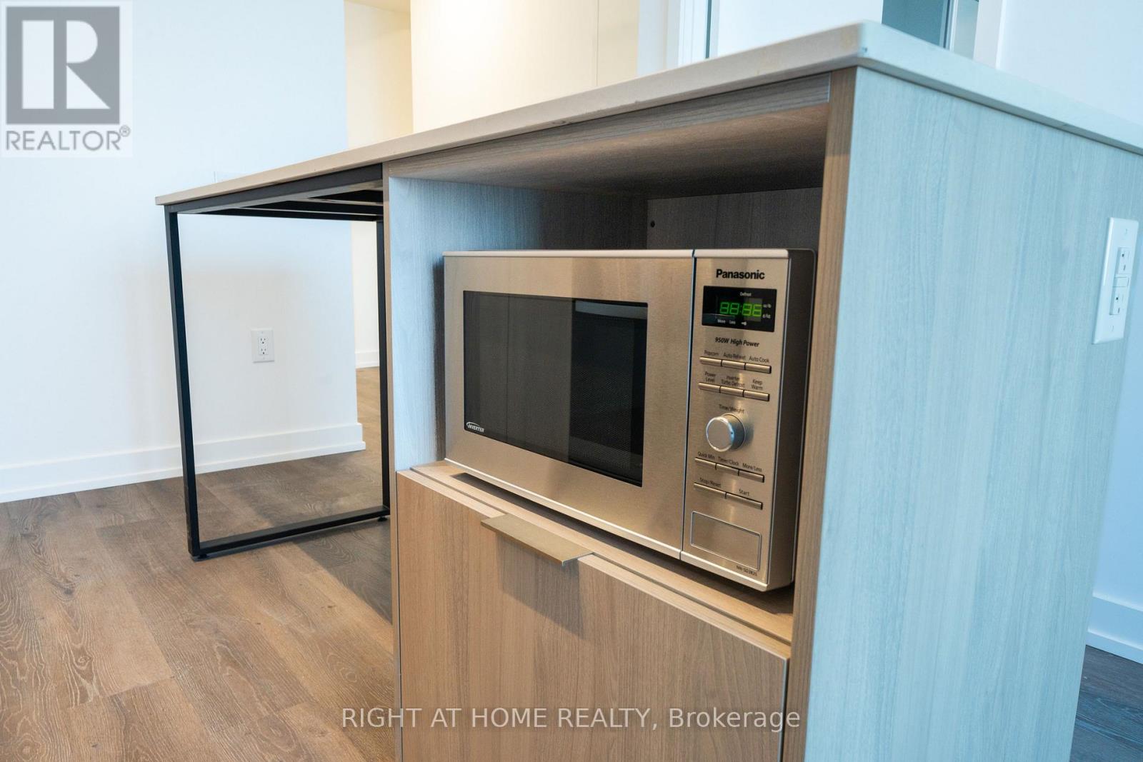 2502 - 395 Square One Drive, Mississauga, Ontario  L5B 0P6 - Photo 8 - W12680282