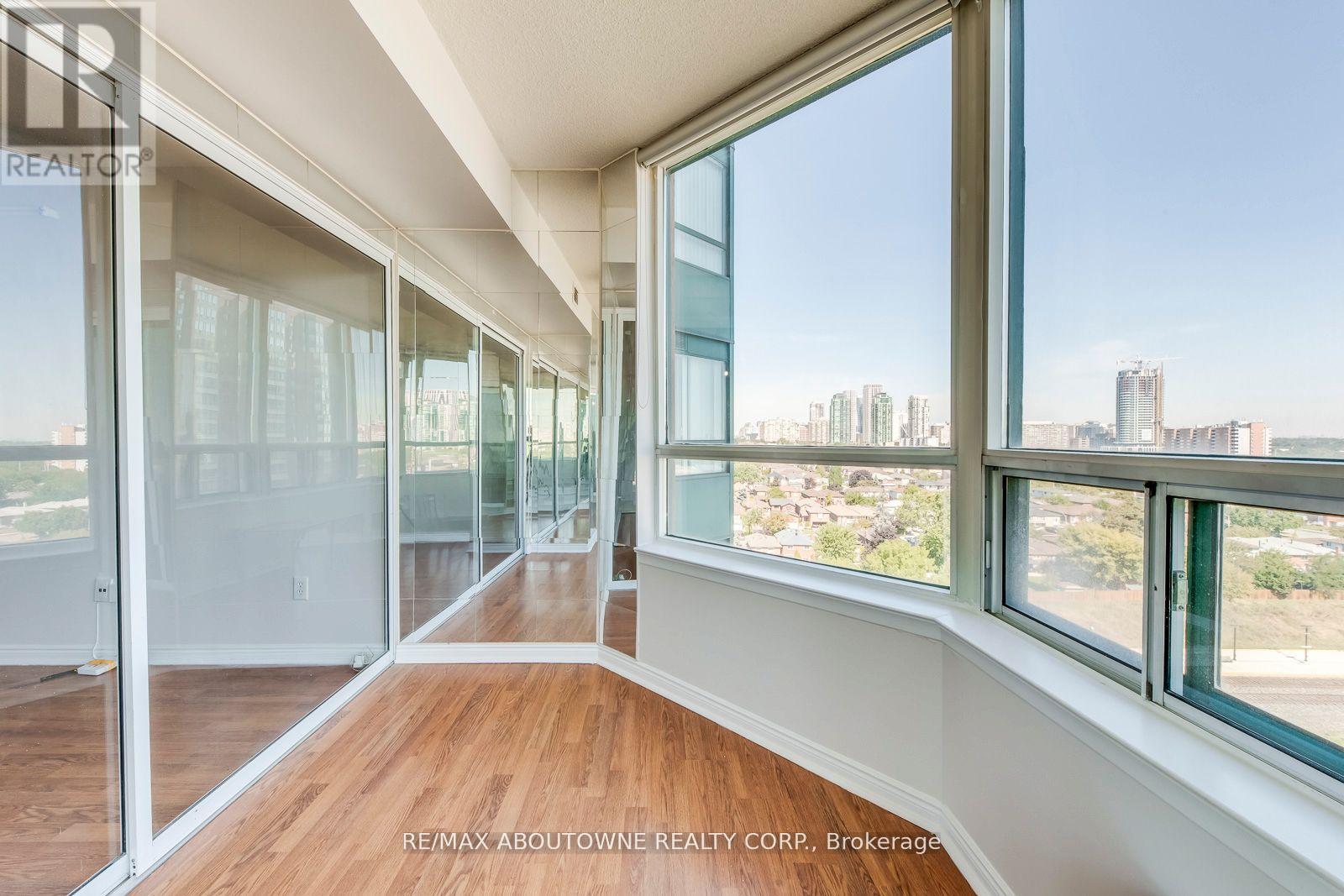 1415 - 135 Hillcrest Avenue, Mississauga, Ontario  L5B 4B1 - Photo 10 - W12680288