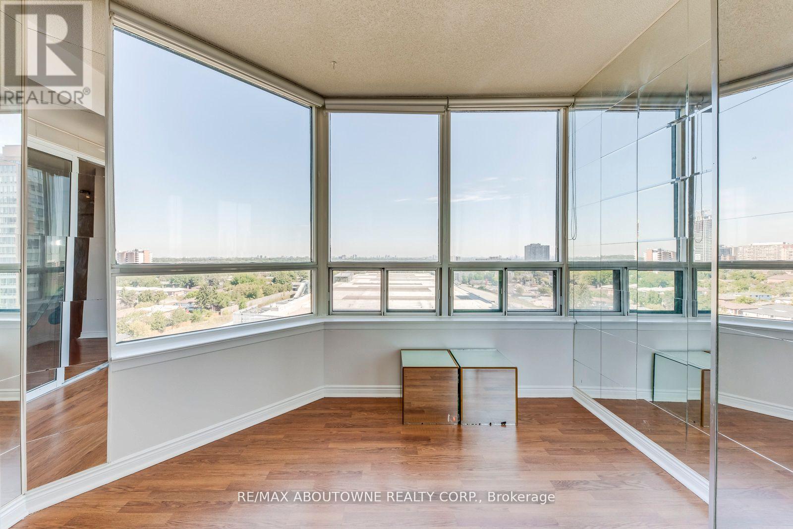 1415 - 135 Hillcrest Avenue, Mississauga, Ontario  L5B 4B1 - Photo 11 - W12680288