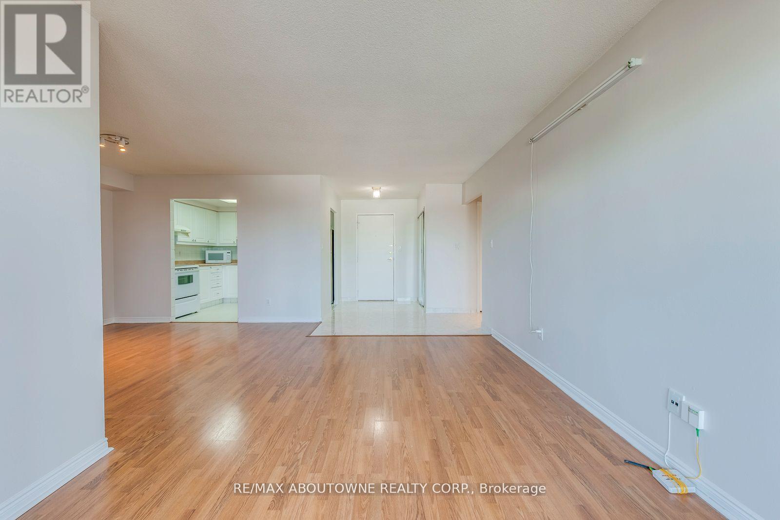 1415 - 135 Hillcrest Avenue, Mississauga, Ontario  L5B 4B1 - Photo 12 - W12680288