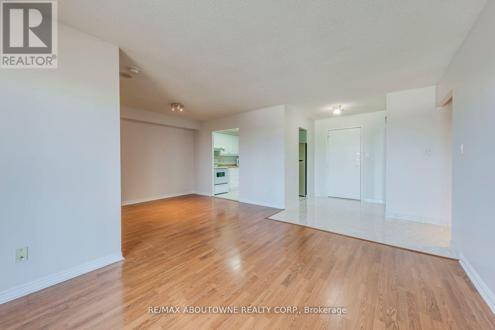 1415 - 135 Hillcrest Avenue, Mississauga, Ontario  L5B 4B1 - Photo 13 - W12680288