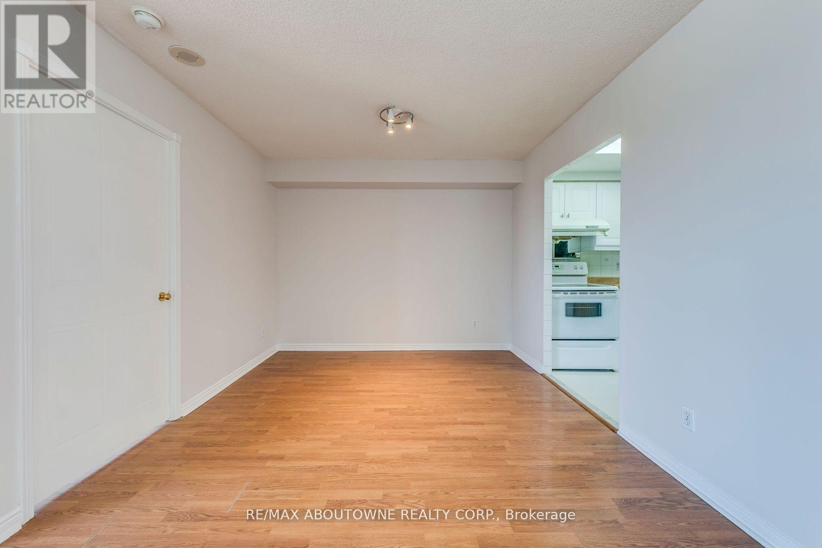 1415 - 135 Hillcrest Avenue, Mississauga, Ontario  L5B 4B1 - Photo 14 - W12680288