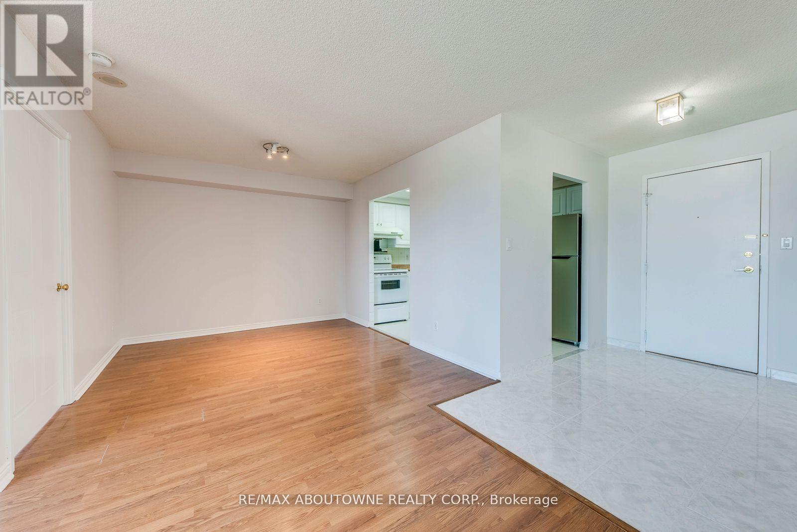 1415 - 135 Hillcrest Avenue, Mississauga, Ontario  L5B 4B1 - Photo 15 - W12680288