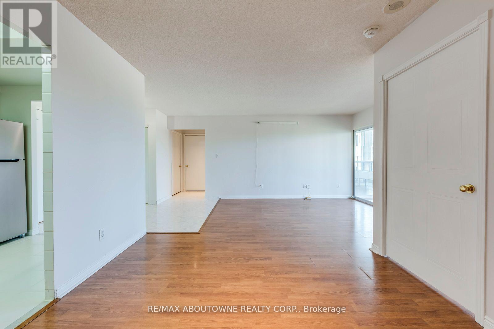 1415 - 135 Hillcrest Avenue, Mississauga, Ontario  L5B 4B1 - Photo 17 - W12680288