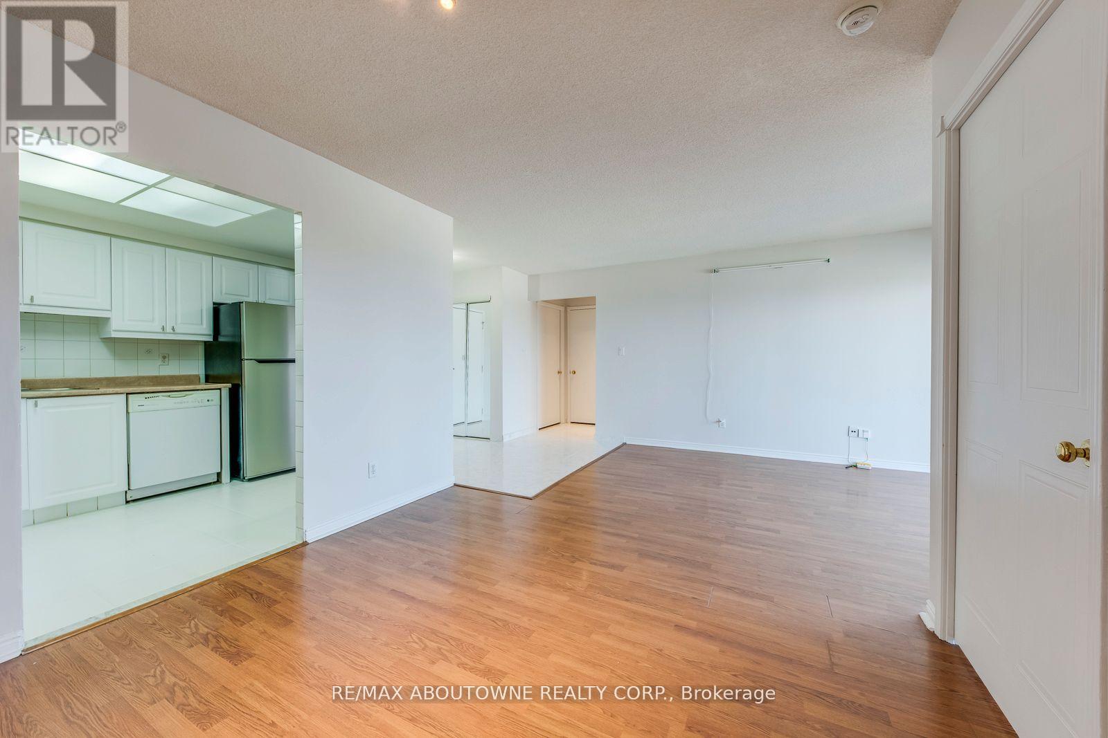 1415 - 135 Hillcrest Avenue, Mississauga, Ontario  L5B 4B1 - Photo 18 - W12680288