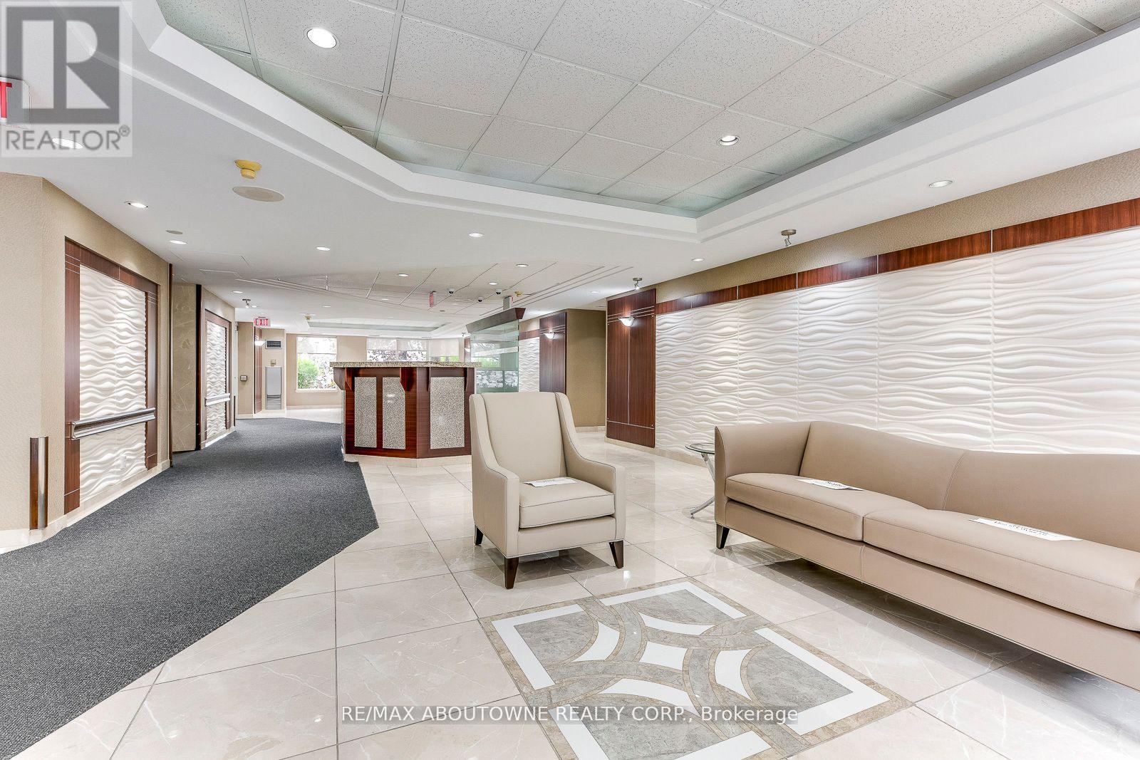 1415 - 135 Hillcrest Avenue, Mississauga, Ontario  L5B 4B1 - Photo 4 - W12680288