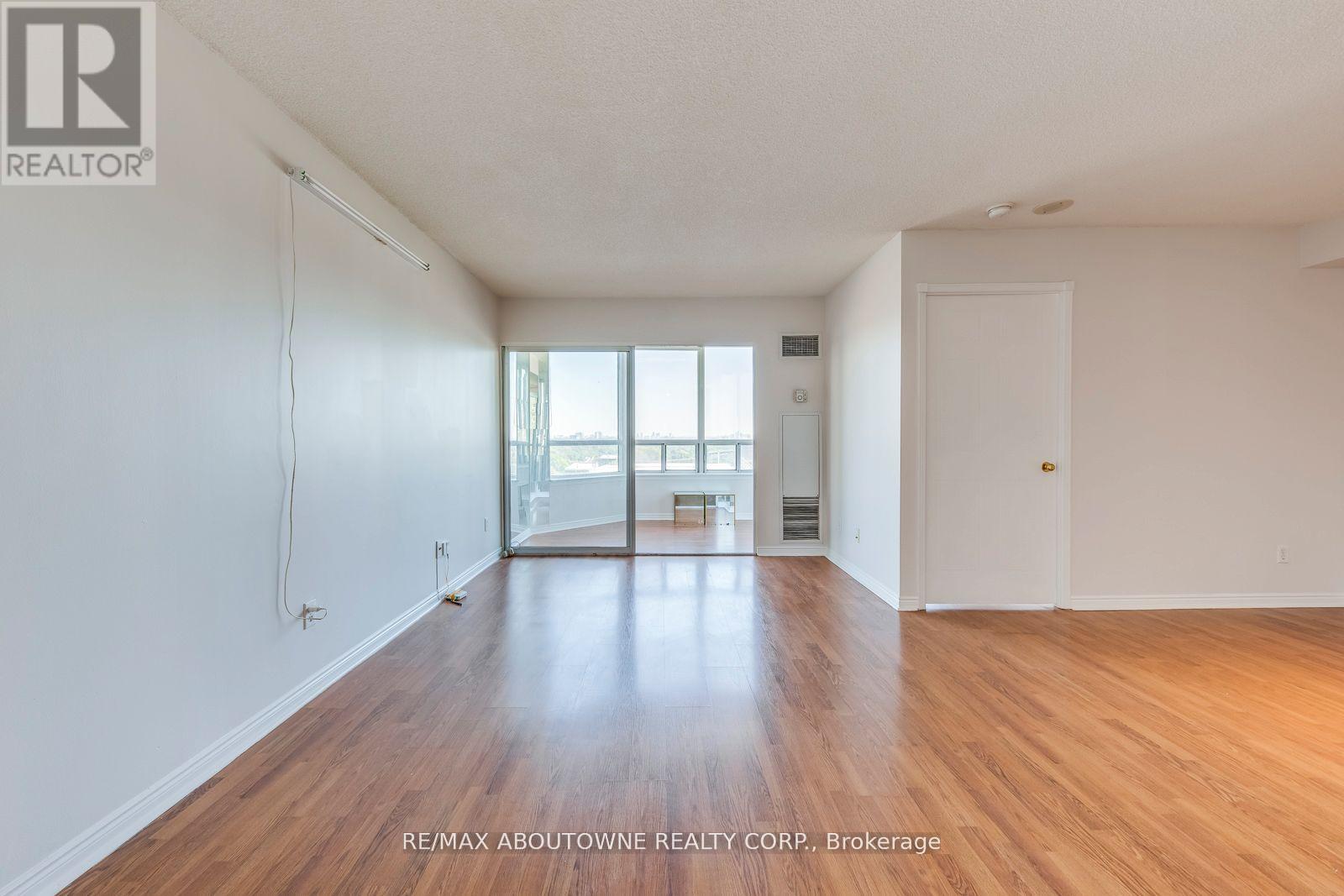 1415 - 135 Hillcrest Avenue, Mississauga, Ontario  L5B 4B1 - Photo 7 - W12680288