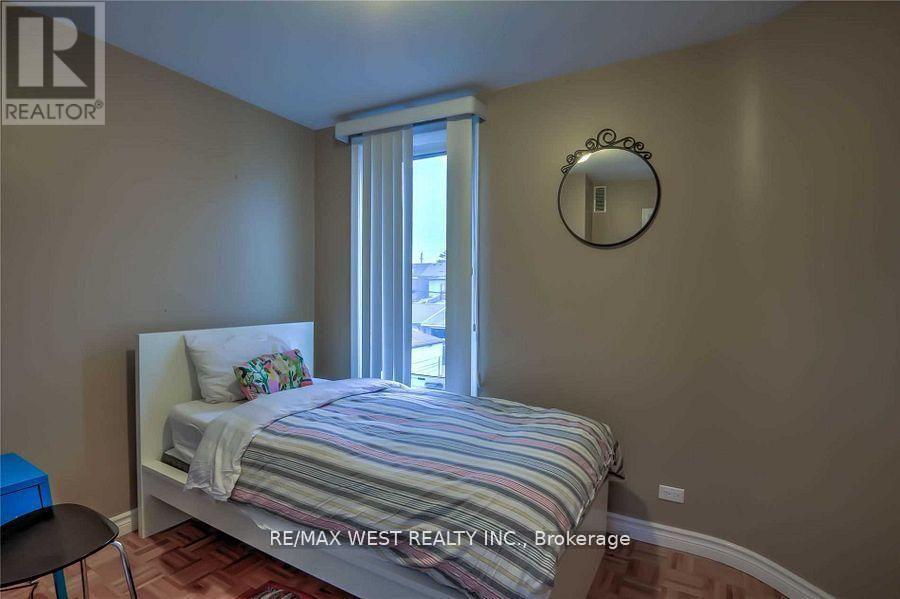 472 Symington Avenue, Toronto, Ontario  M6N 2W5 - Photo 12 - W12680304