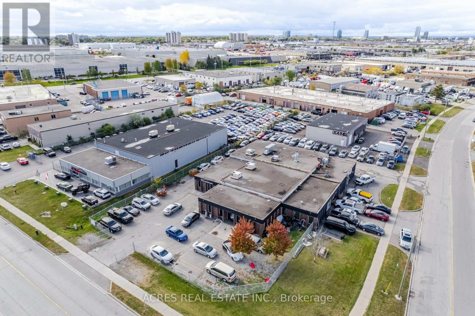 26 Bramsteele Road, Brampton, Ontario  L6W 1B3 - Photo 3 - W12680338