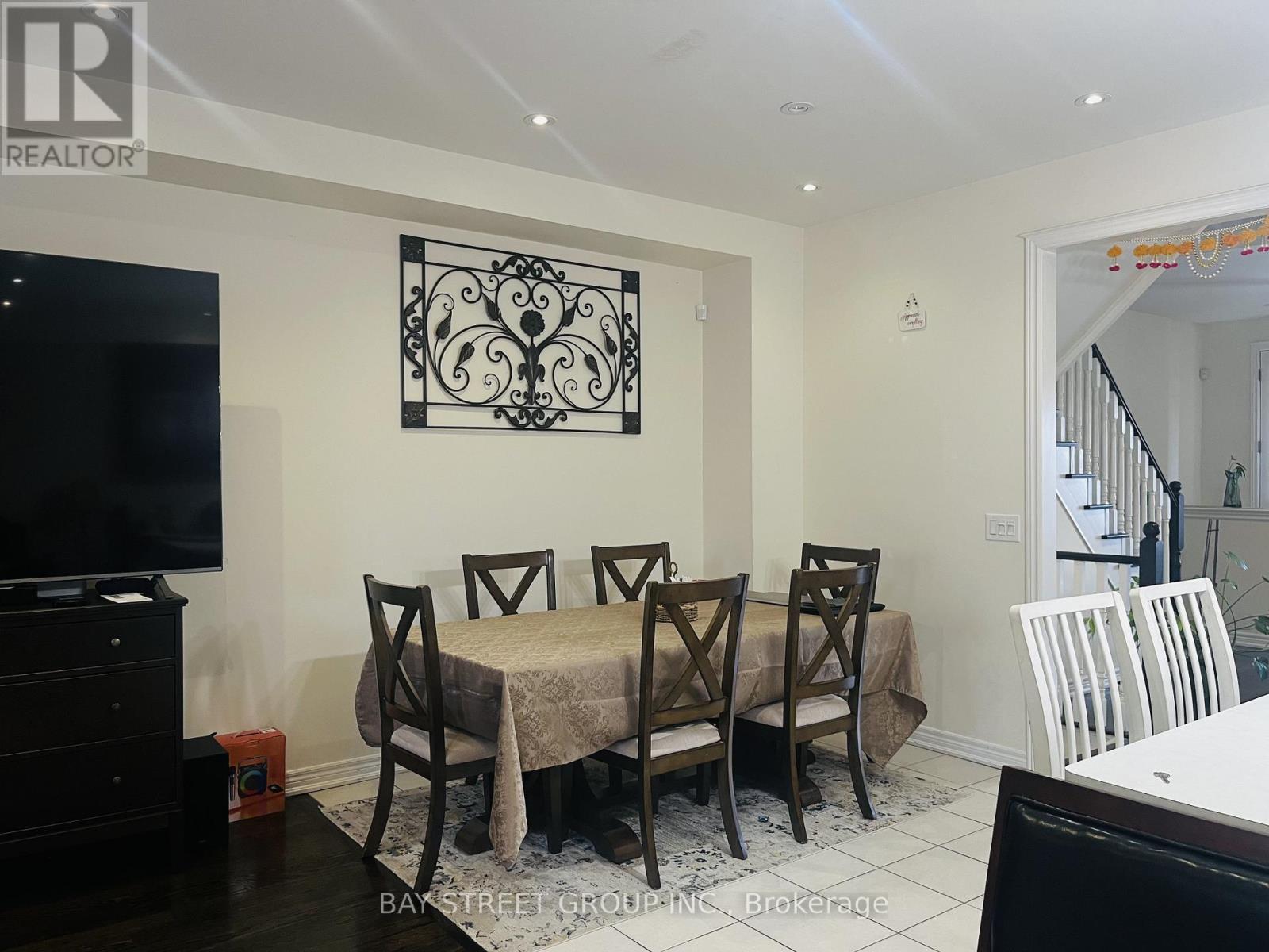 571 Sixteen Mile Drive, Oakville, Ontario  L6M 0P8 - Photo 7 - W12680352