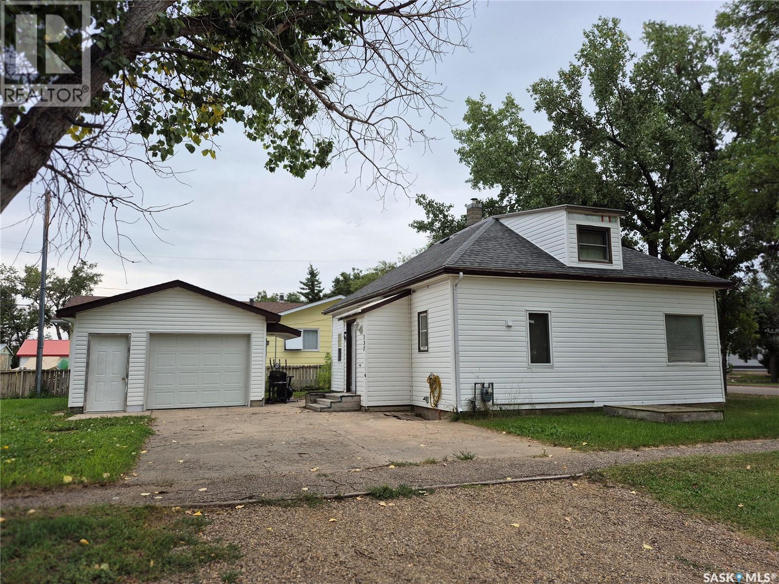 137 2nd STREET W, Ponteix, Saskatchewan