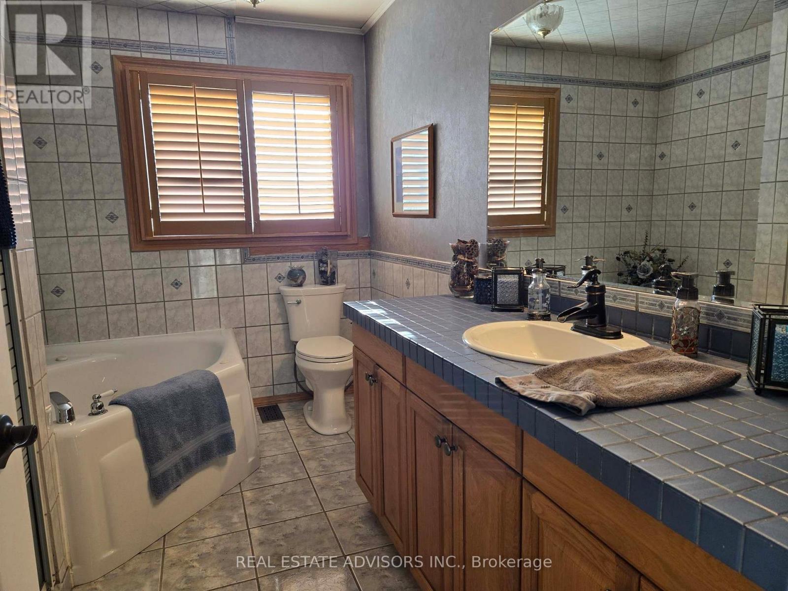 1069 Bird Road, Haldimand, Ontario  N1A 2W2 - Photo 8 - X12680142