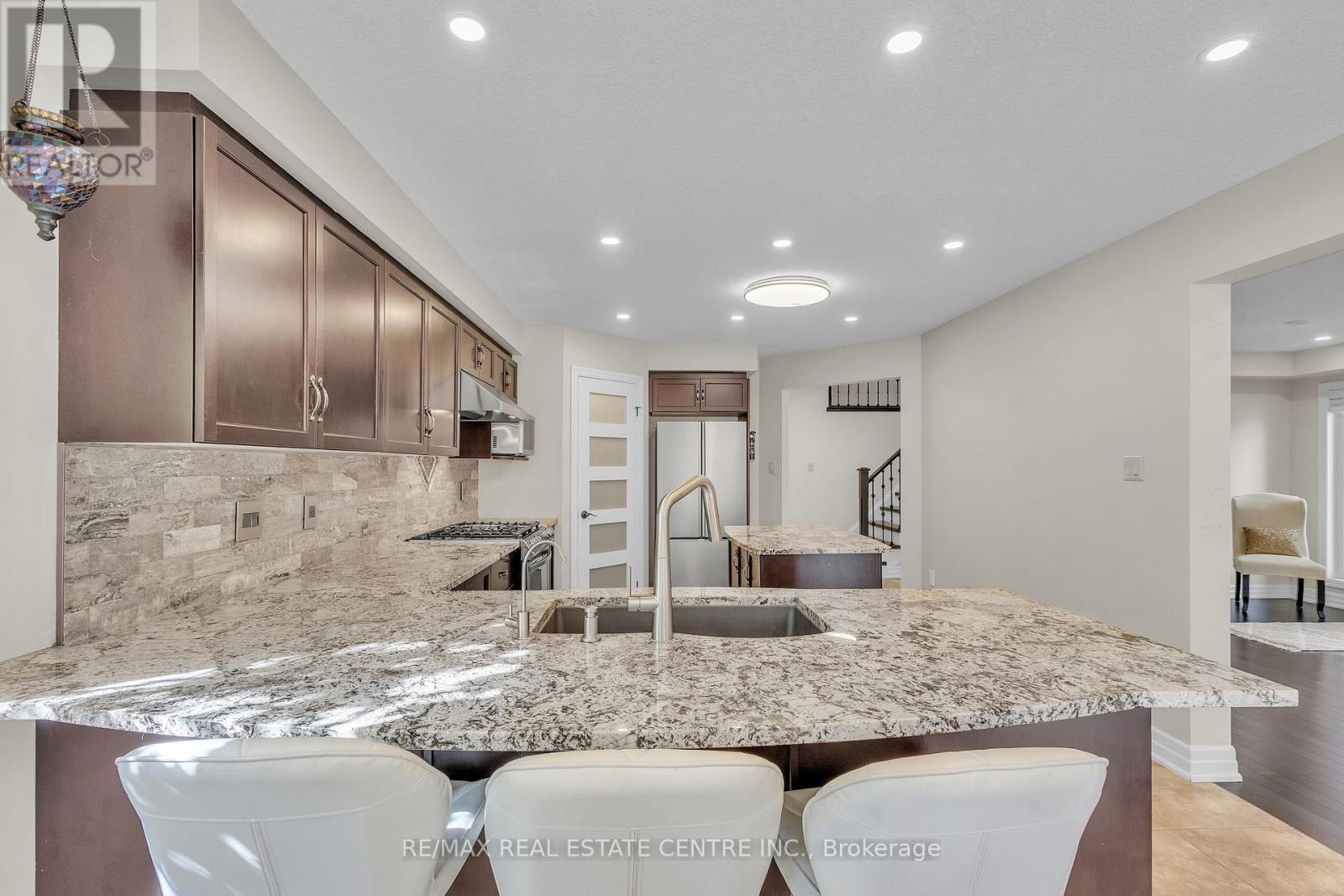 237 Goodwin Drive, Guelph, Ontario  N1L 0K1 - Photo 12 - X12680146