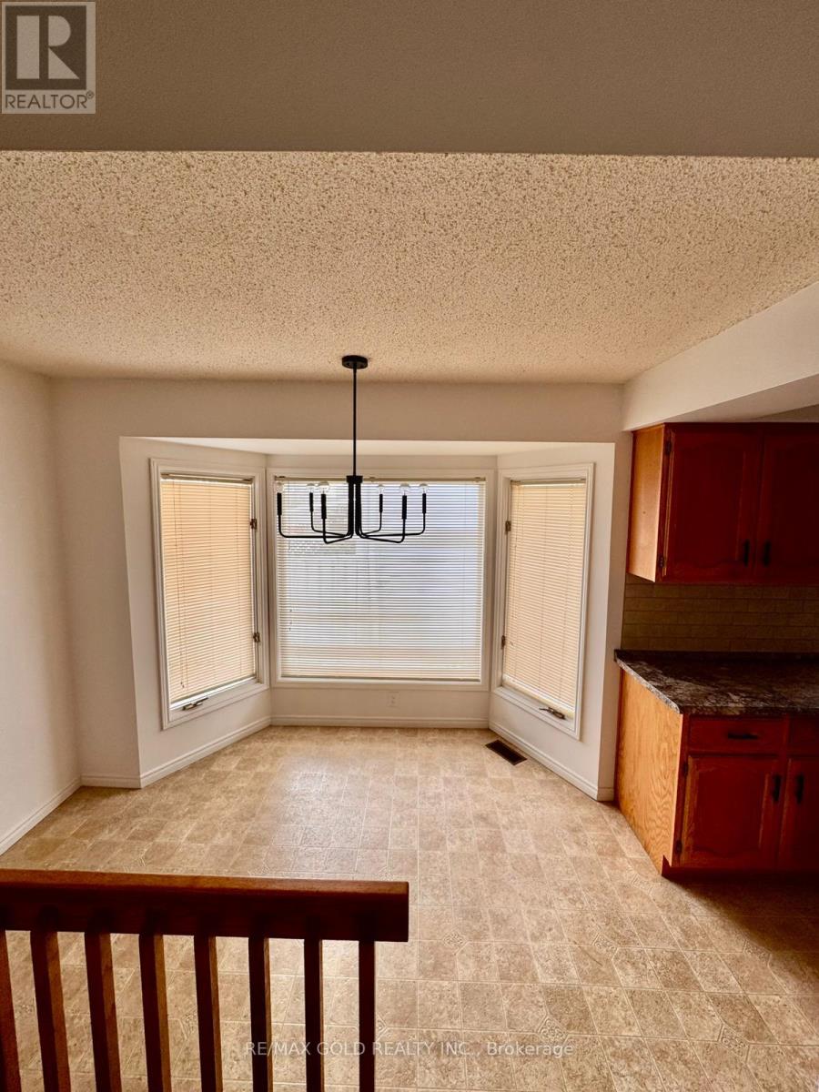 140 Dinison Crescent, Kitchener, Ontario  N2E 2V2 - Photo 10 - X12680300