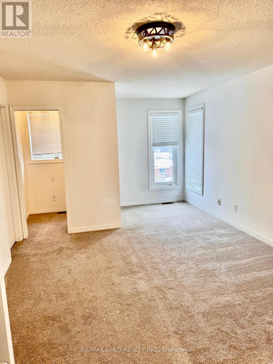 140 Dinison Crescent, Kitchener, Ontario  N2E 2V2 - Photo 12 - X12680300