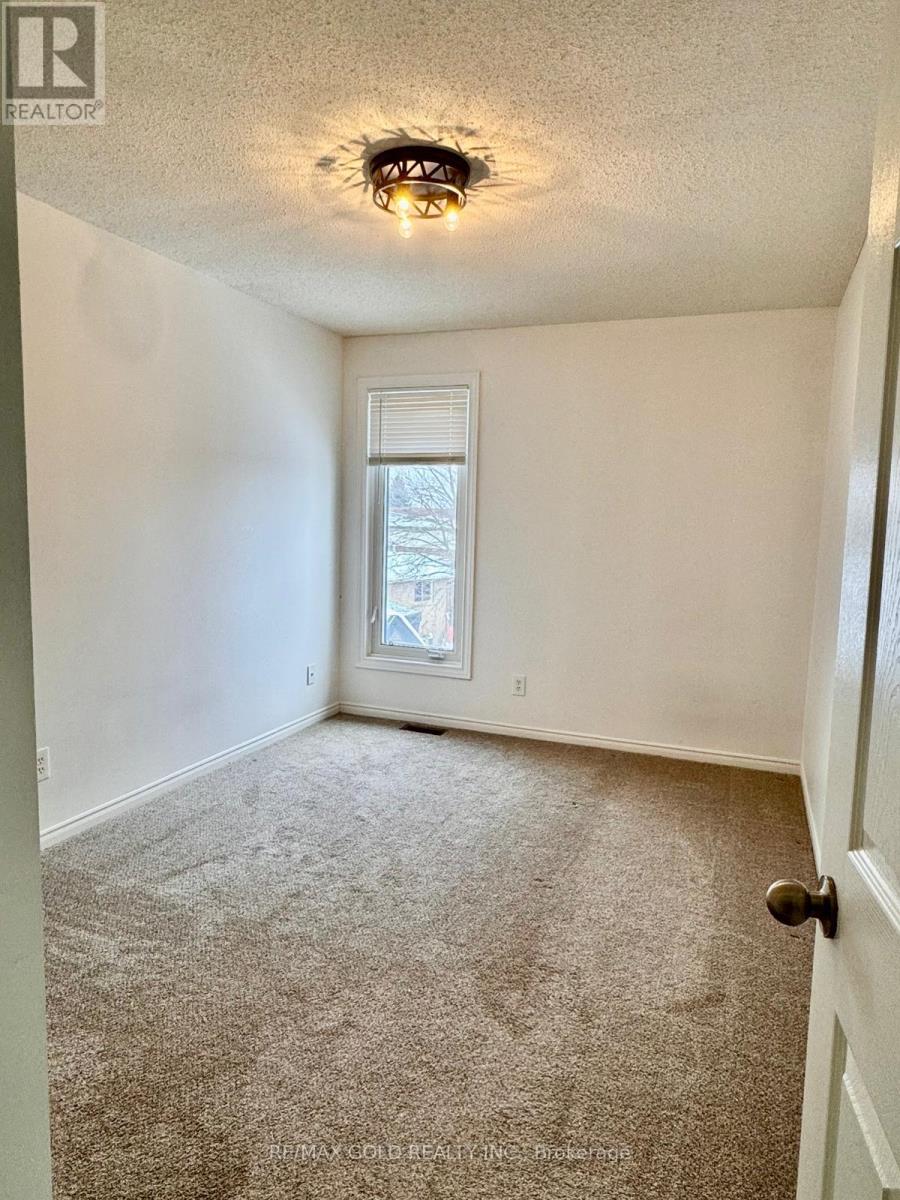 140 Dinison Crescent, Kitchener, Ontario  N2E 2V2 - Photo 15 - X12680300