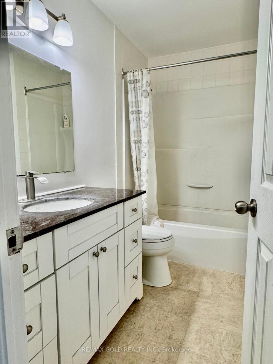 140 Dinison Crescent, Kitchener, Ontario  N2E 2V2 - Photo 16 - X12680300