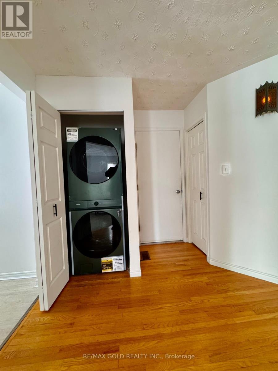 140 Dinison Crescent, Kitchener, Ontario  N2E 2V2 - Photo 6 - X12680300