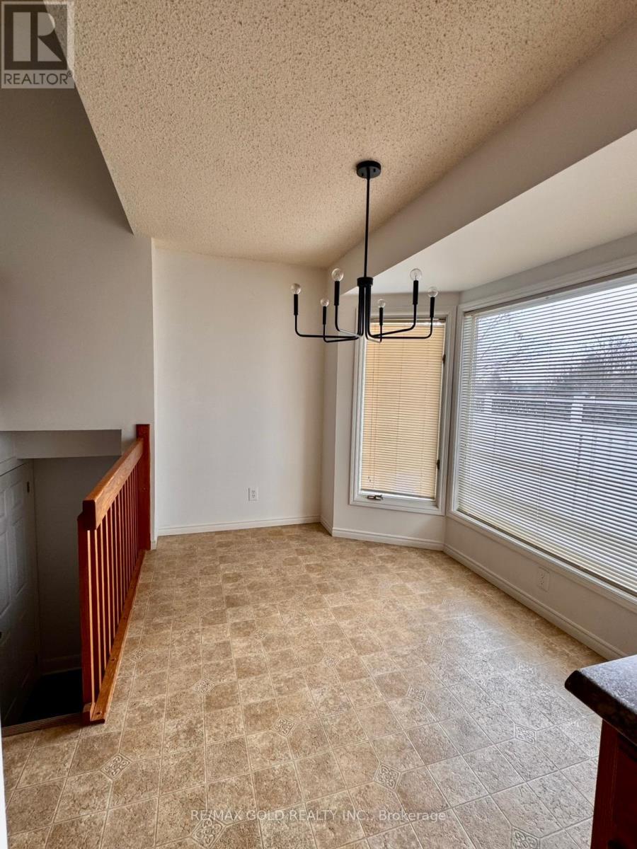 140 Dinison Crescent, Kitchener, Ontario  N2E 2V2 - Photo 9 - X12680300