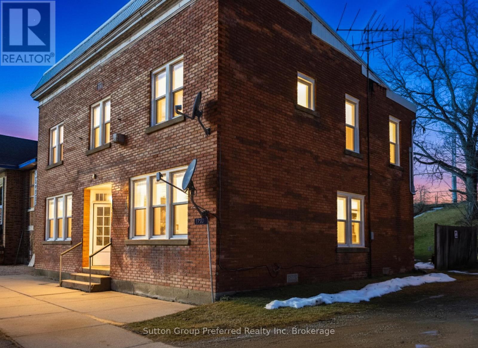 1792 Longwoods Road, Southwest Middlesex, Ontario  N0L 2N9 - Photo 2 - X12680444