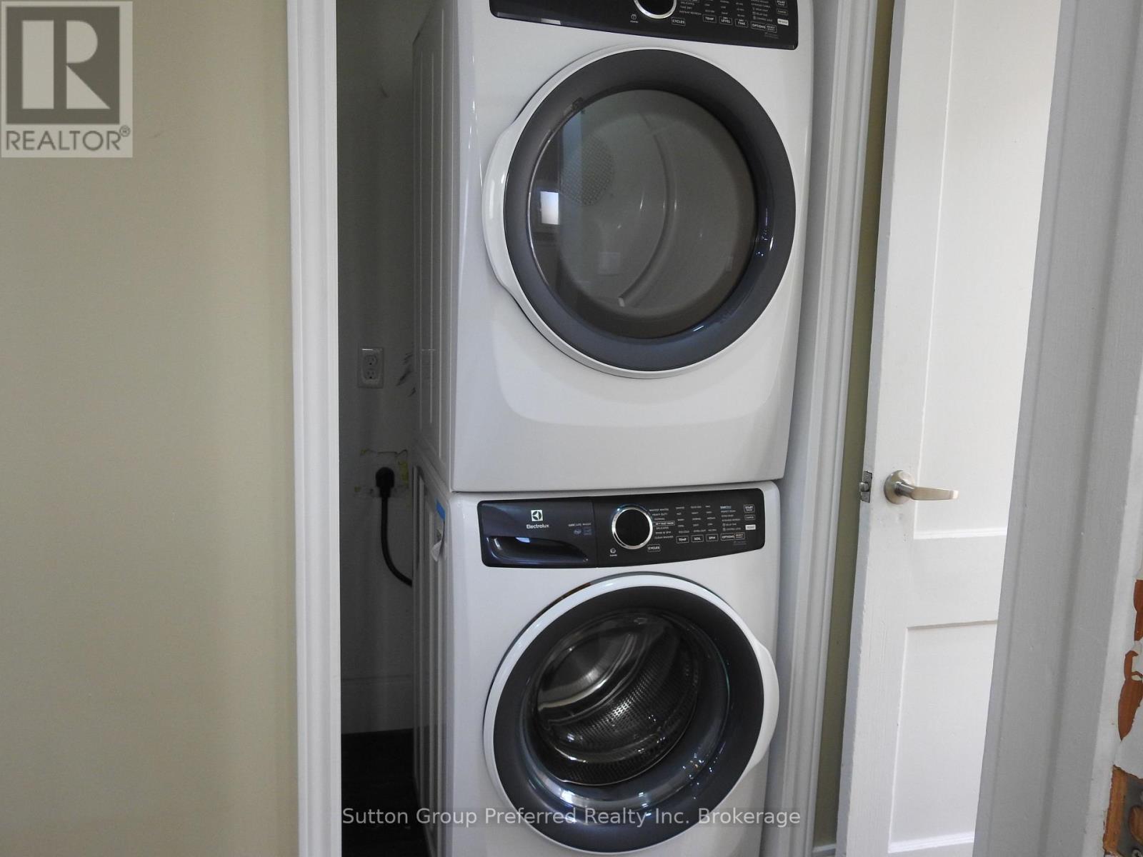 1792 Longwoods Road, Southwest Middlesex, Ontario  N0L 2N9 - Photo 24 - X12680444