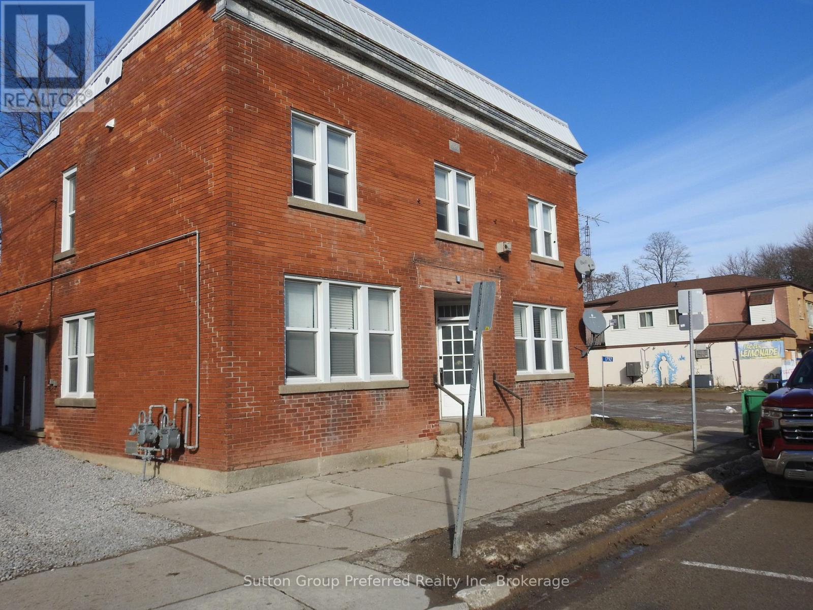 1792 Longwoods Road, Southwest Middlesex, Ontario  N0L 2N9 - Photo 3 - X12680444