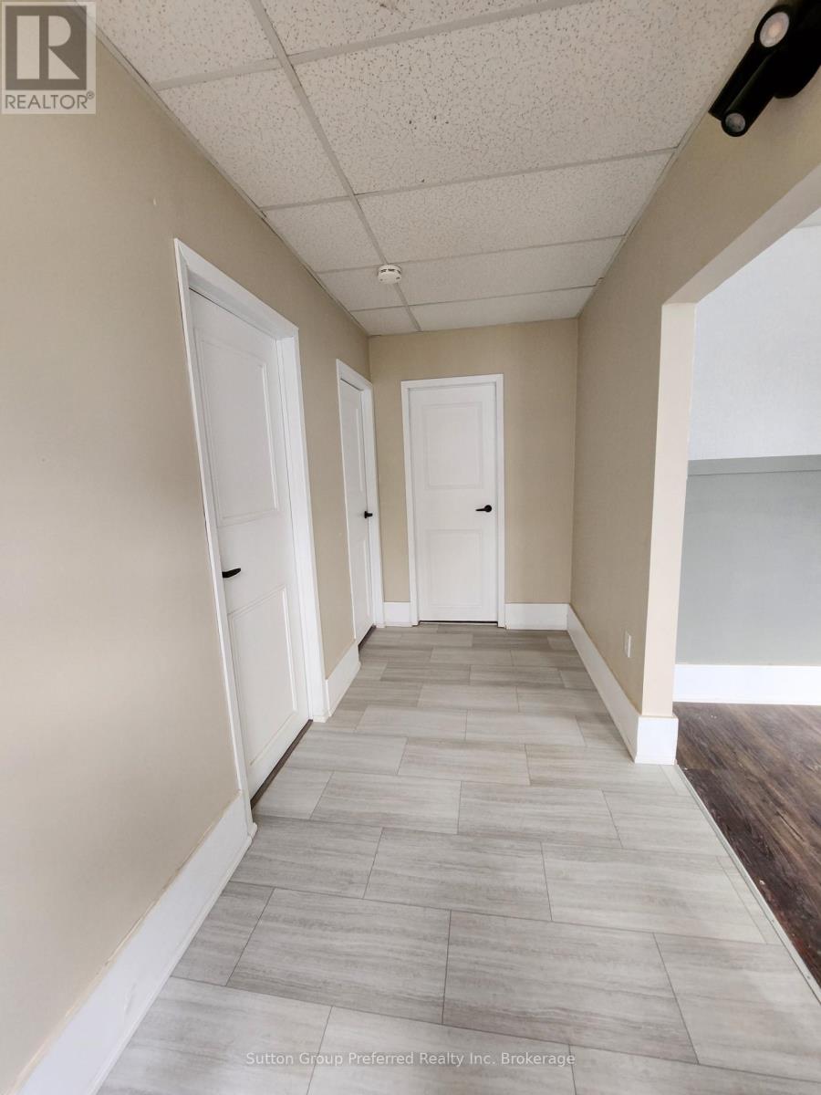 1792 Longwoods Road, Southwest Middlesex, Ontario  N0L 2N9 - Photo 4 - X12680444