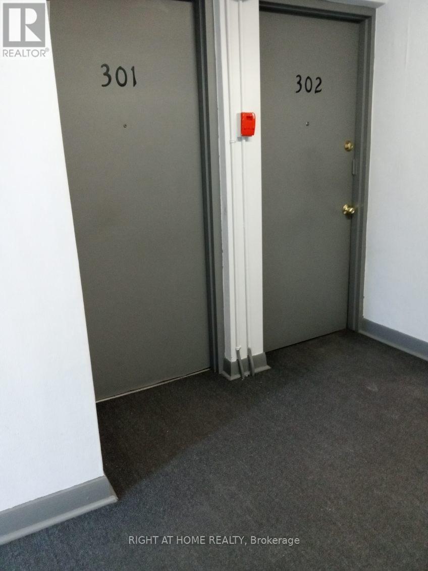 1020 O'connor Drive, Toronto, Ontario  M4B 2T3 - Photo 24 - E12679478