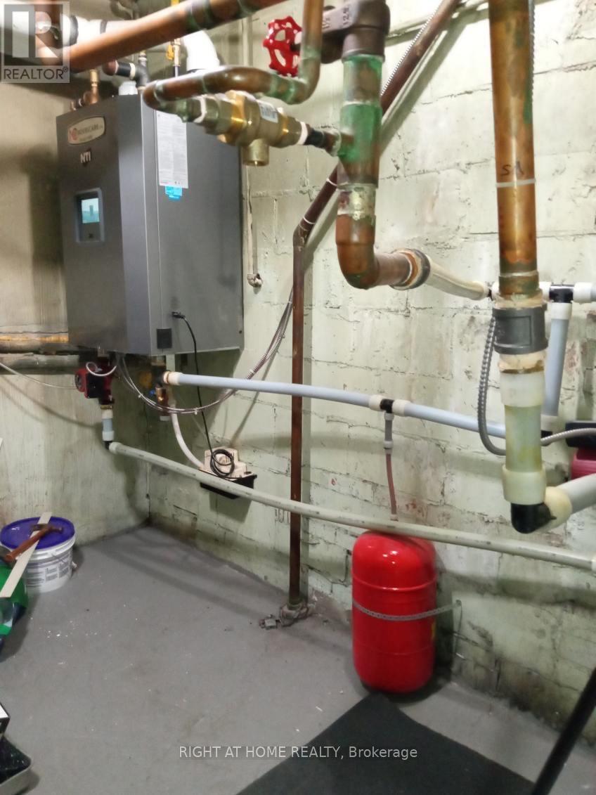 1020 O'connor Drive, Toronto, Ontario  M4B 2T3 - Photo 18 - E12679478