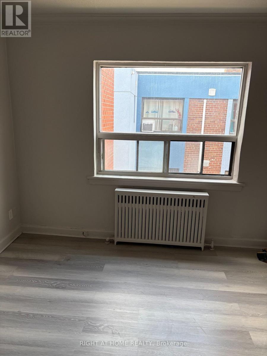 1020 O'connor Drive, Toronto, Ontario  M4B 2T3 - Photo 11 - E12679478