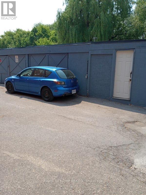 1020 O'connor Drive, Toronto, Ontario  M4B 2T3 - Photo 5 - E12679478