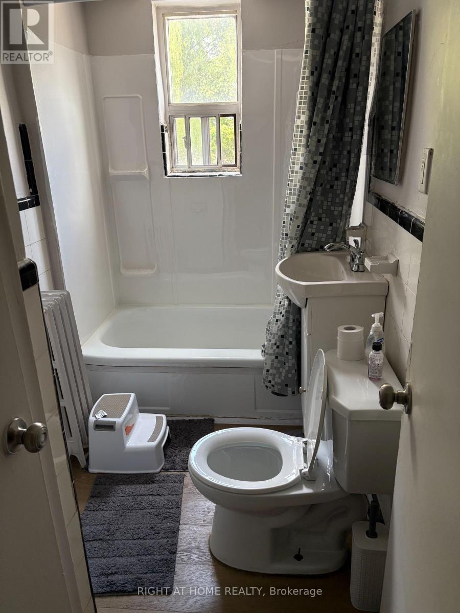 1020 O'connor Drive, Toronto, Ontario  M4B 2T3 - Photo 12 - E12679478