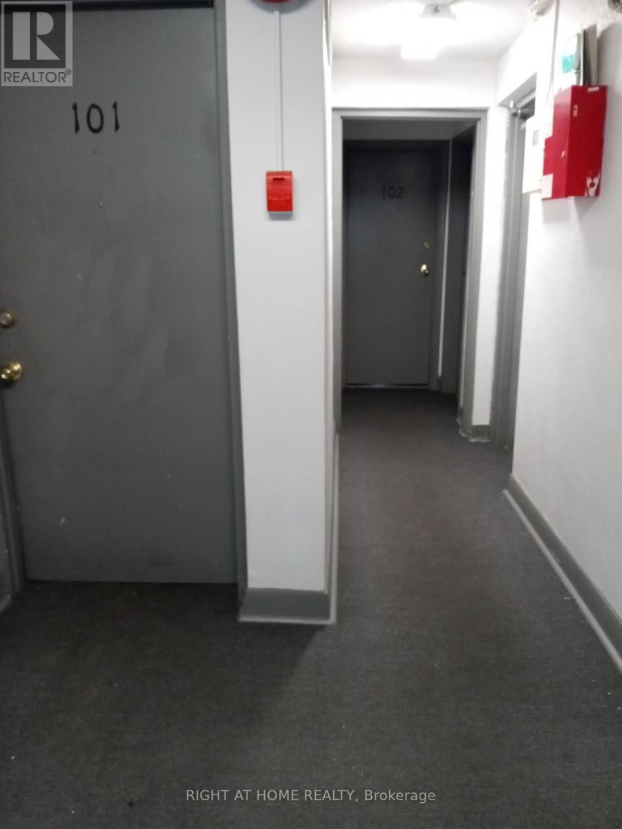 1020 O'connor Drive, Toronto, Ontario  M4B 2T3 - Photo 17 - E12679478