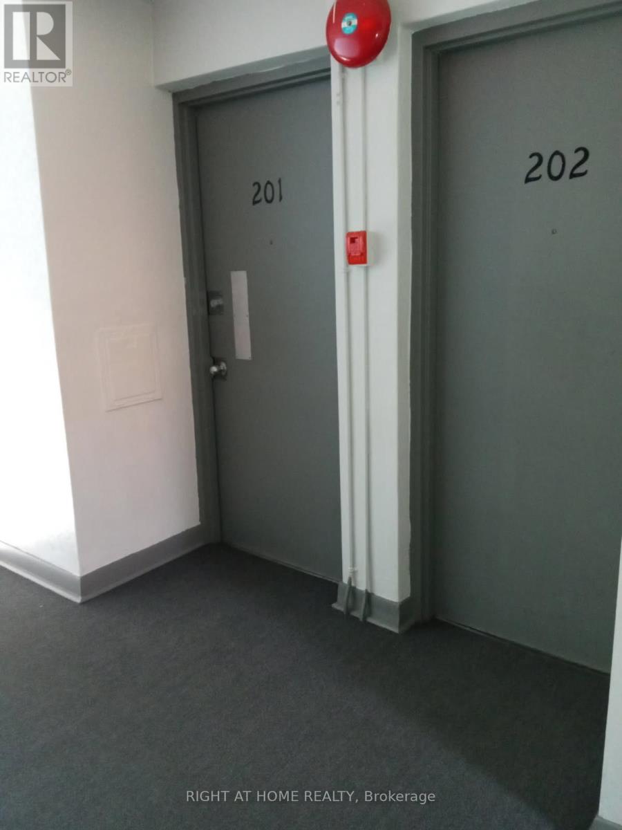 1020 O'connor Drive, Toronto, Ontario  M4B 2T3 - Photo 23 - E12679478